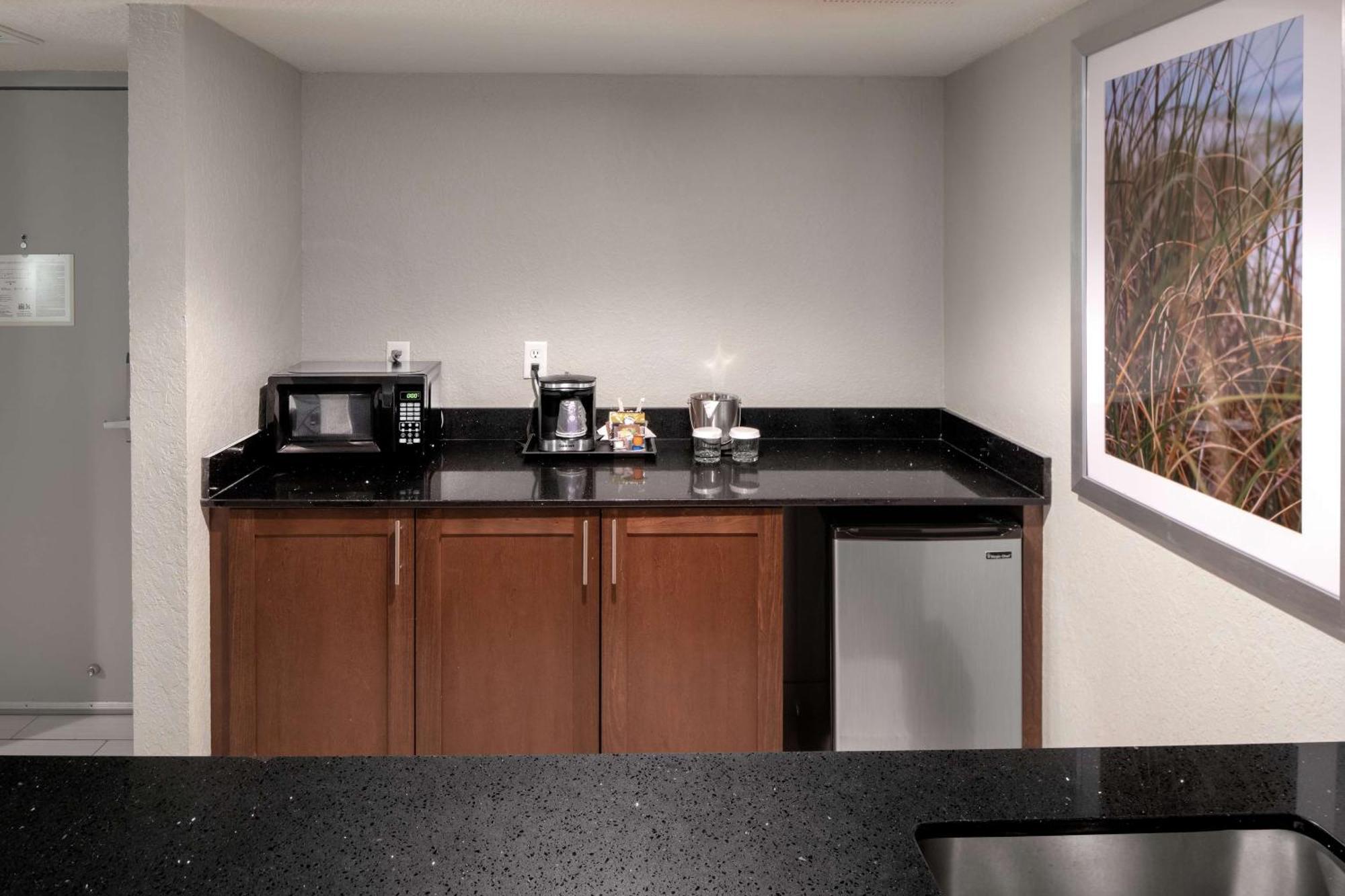 Doubletree By Hilton Hotel Jacksonville Airport Экстерьер фото
